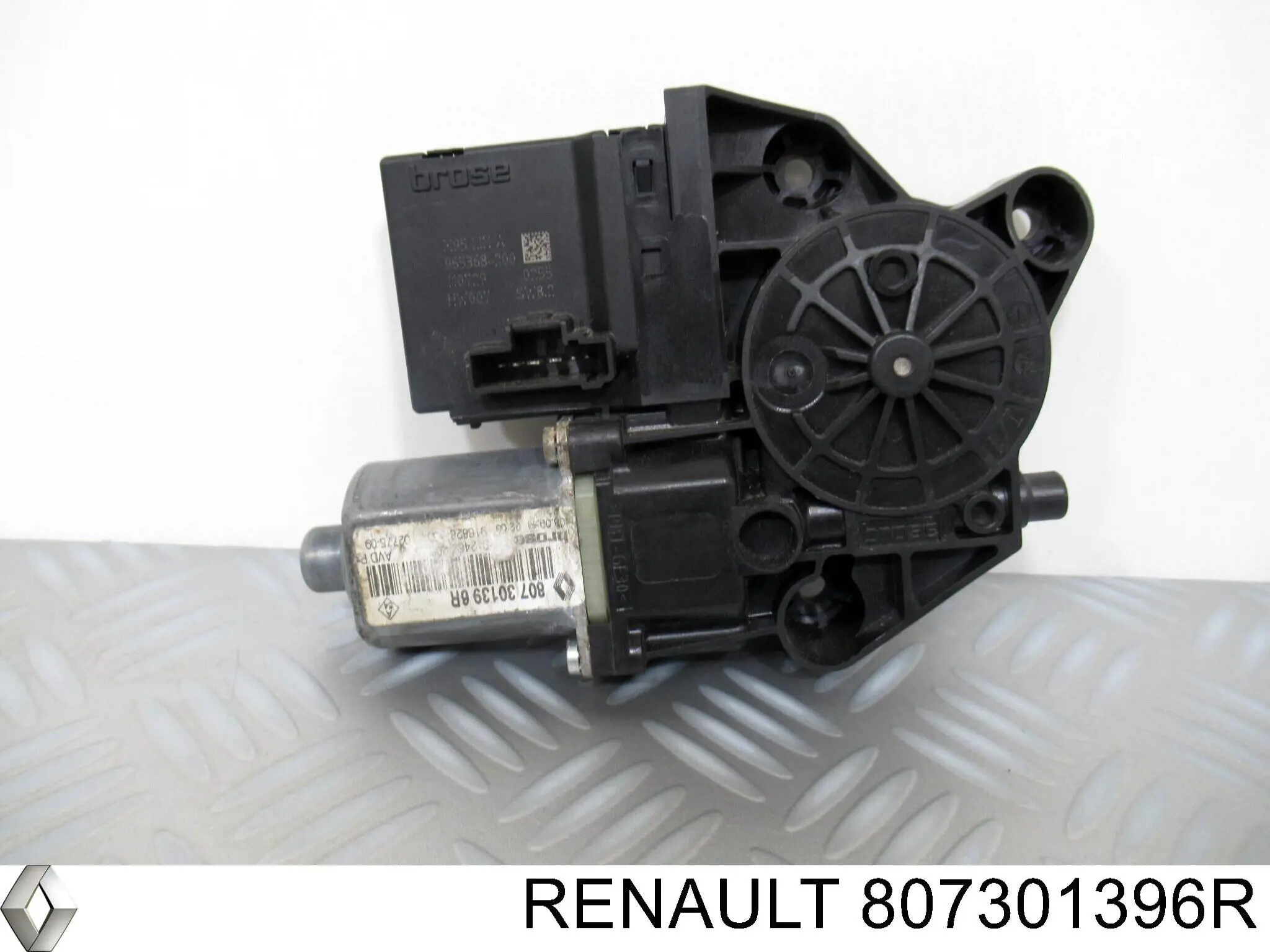 Motor del elevalunas de la puerta delantera derecha Renault (RVI) 807301396R precio, desde 37,75 EUR