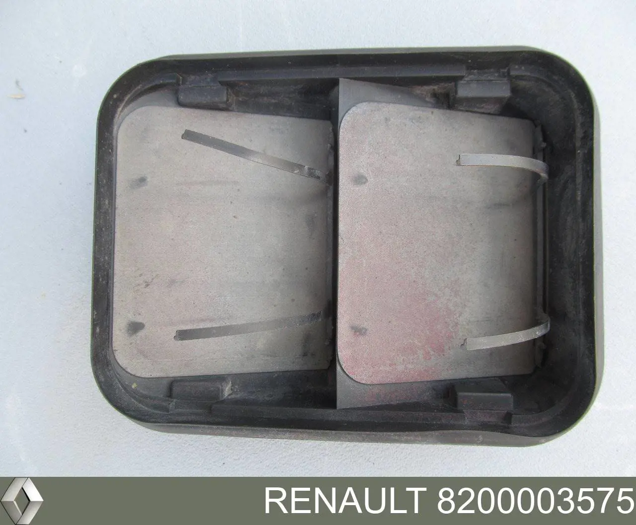 Comprar 8200003575 Renault (RVI) Tapa de rejilla de faro antiniebla delantero derecho