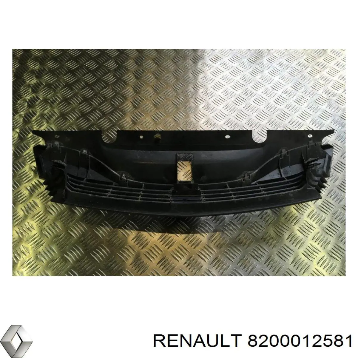 8200012581 Renault (RVI) rejilla de radiador