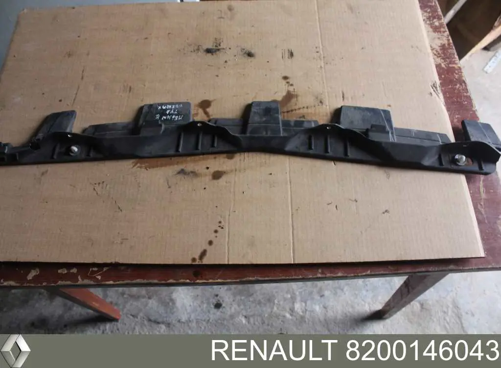 8200146043 Renault (RVI) soporte de parachoques trasero central
