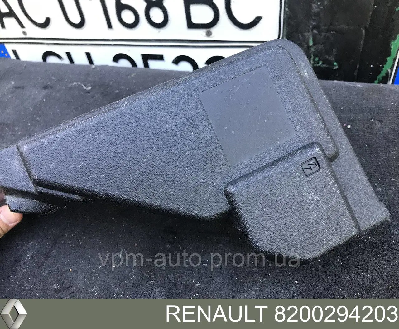 8200356339 Nissan tapa, caja de fusibles