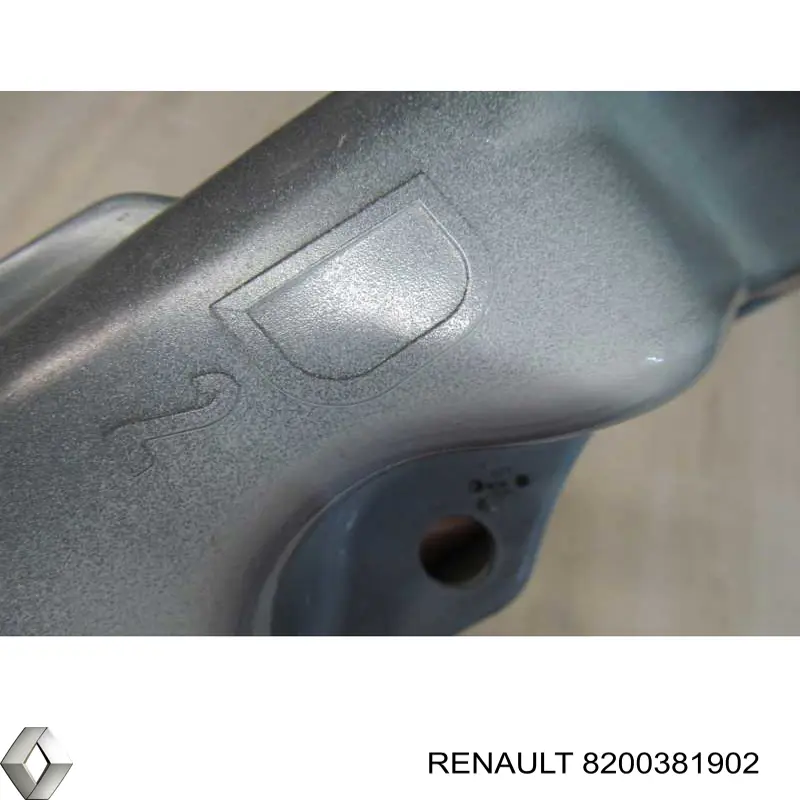 8200381902 Renault (RVI) soporte para guardabarros delantero, derecho superior