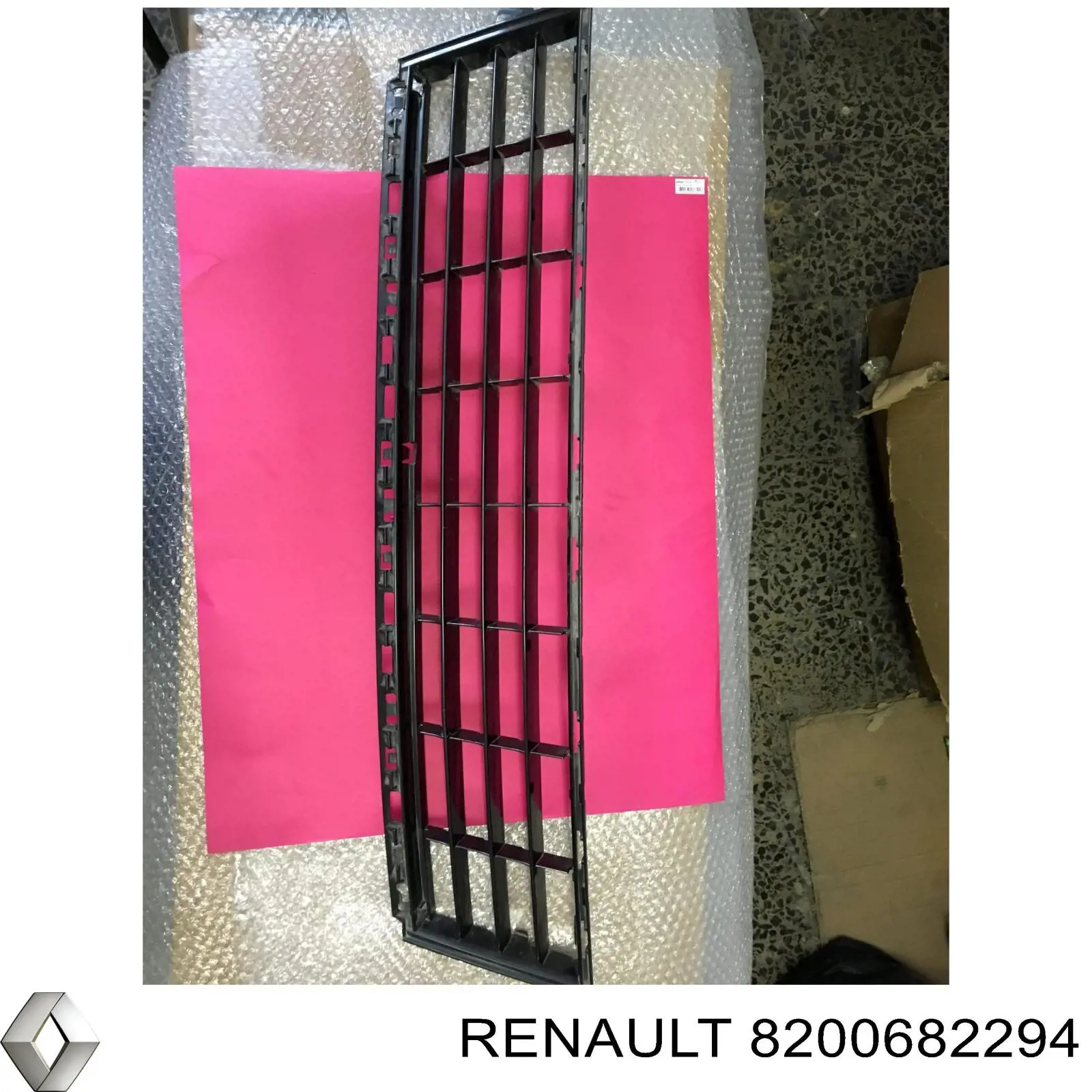 8200682294 Renault (RVI) rejilla de ventilación, parachoques delantero