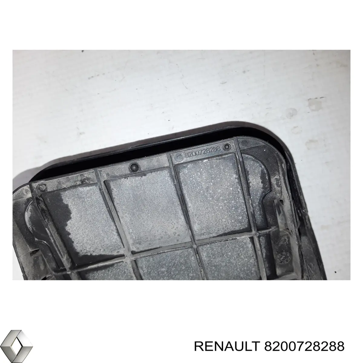 Comprar 8200728288 Renault (RVI) Tapa de rejilla de faro antiniebla delantero derecho