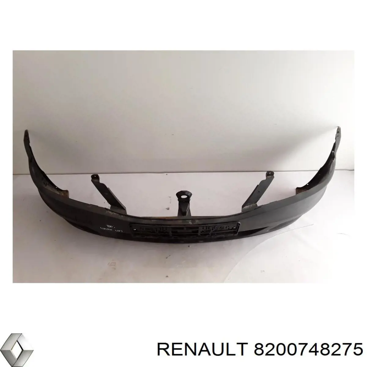 Paragolpes 8200748275 Renault (RVI)