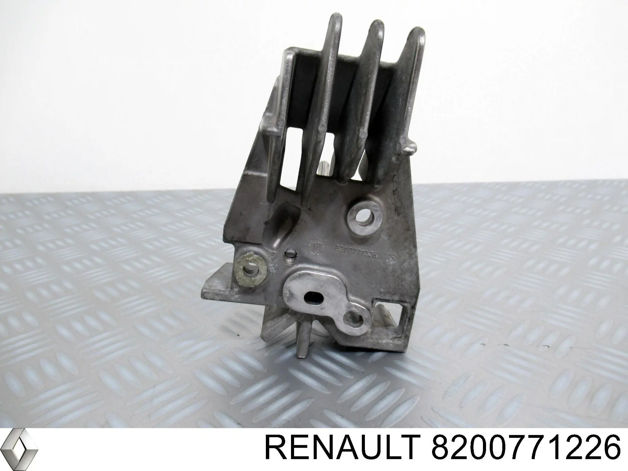 Soporte del inyector Renault (RVI) 8200771226 precio, desde 56,63 EUR