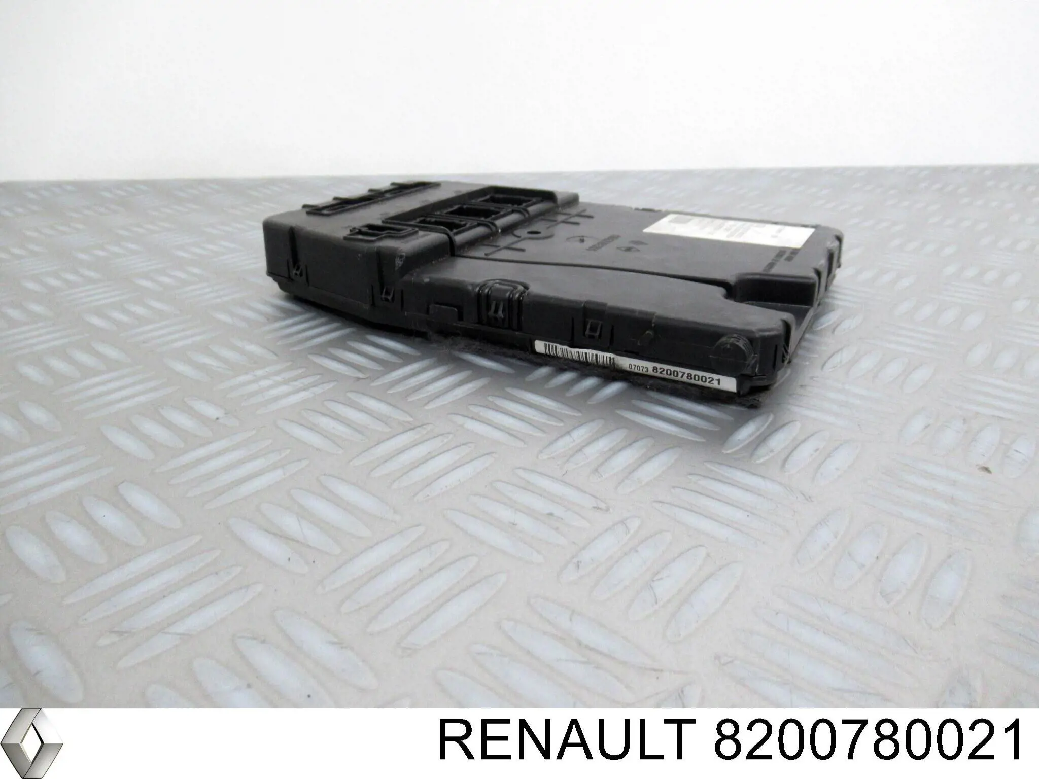 8200780021 Renault (RVI) Caja de relés y fusibles