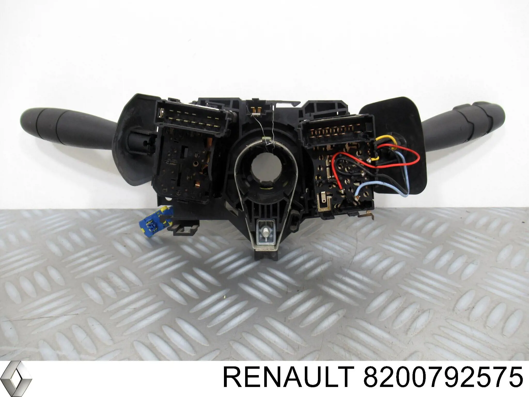 Conmutador derecho de la columna de dirección Renault (RVI) 8200792575 precio, desde 35,84 EUR