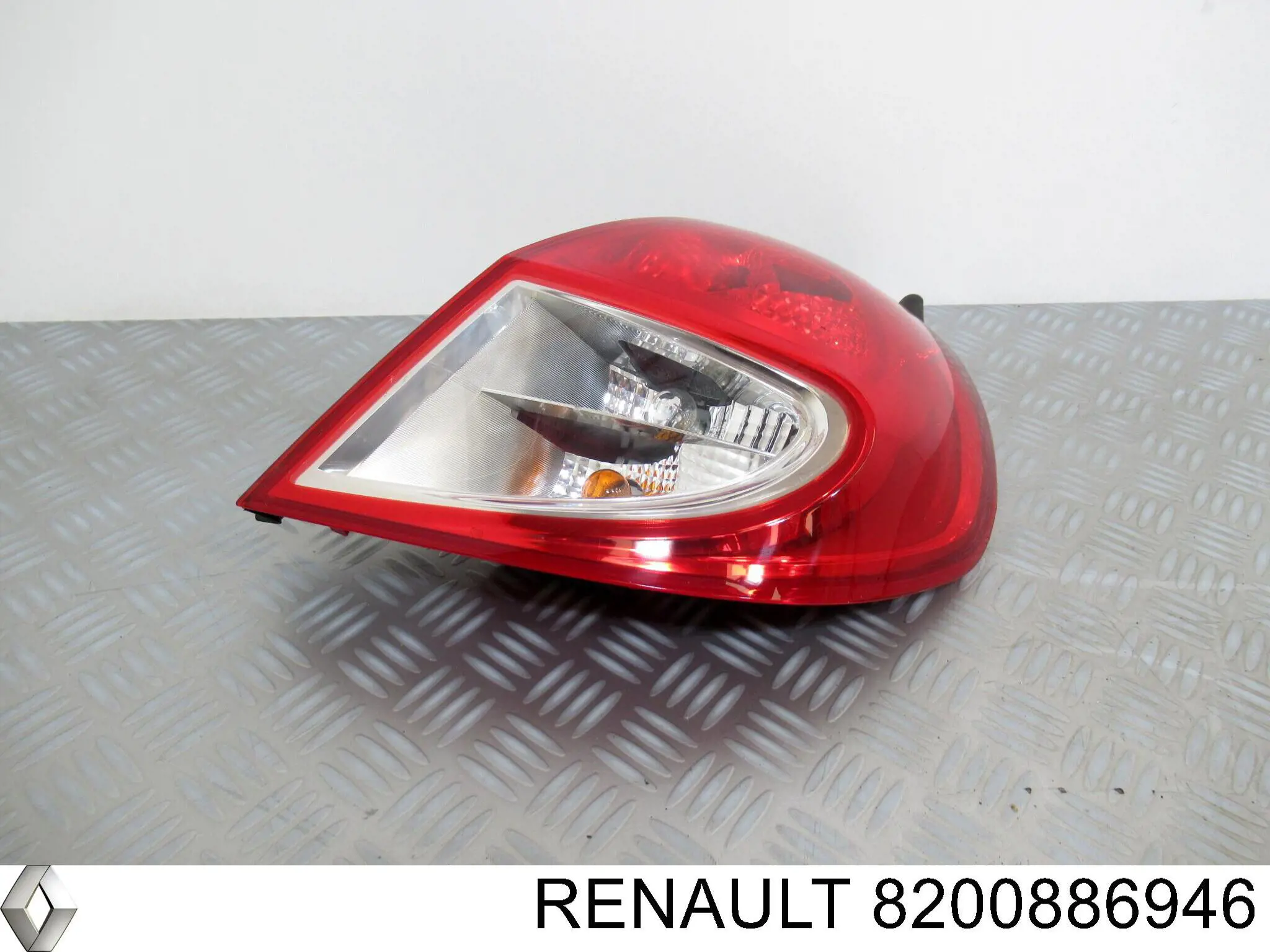 8200886946 Renault (RVI) piloto posterior derecho