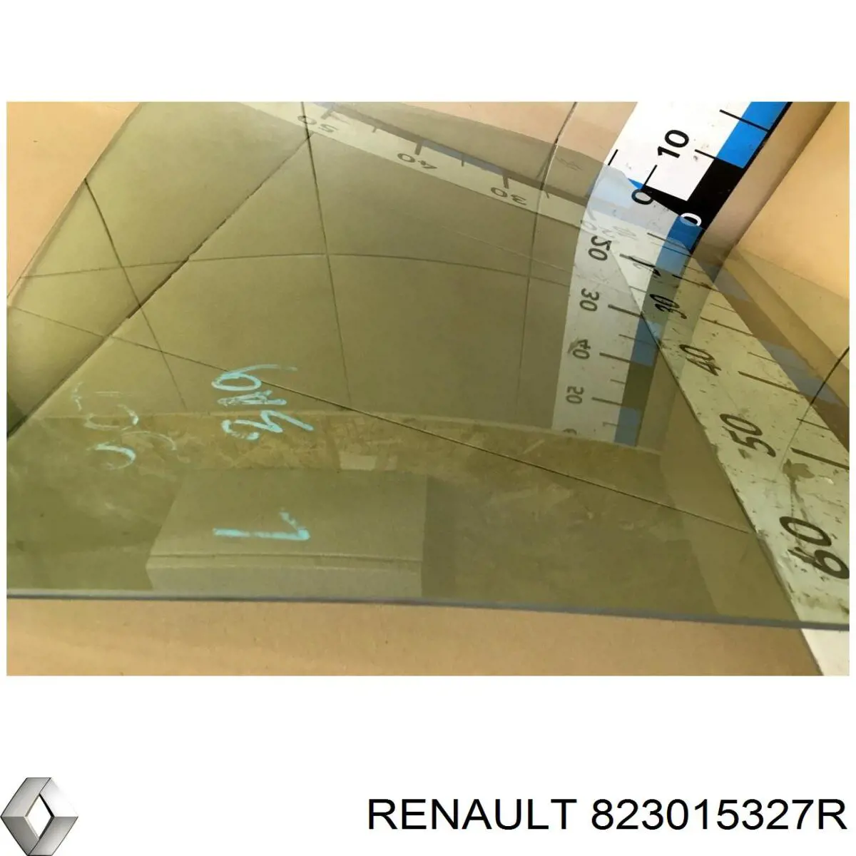 823015327R Renault (RVI) luna de puerta trasera izquierda