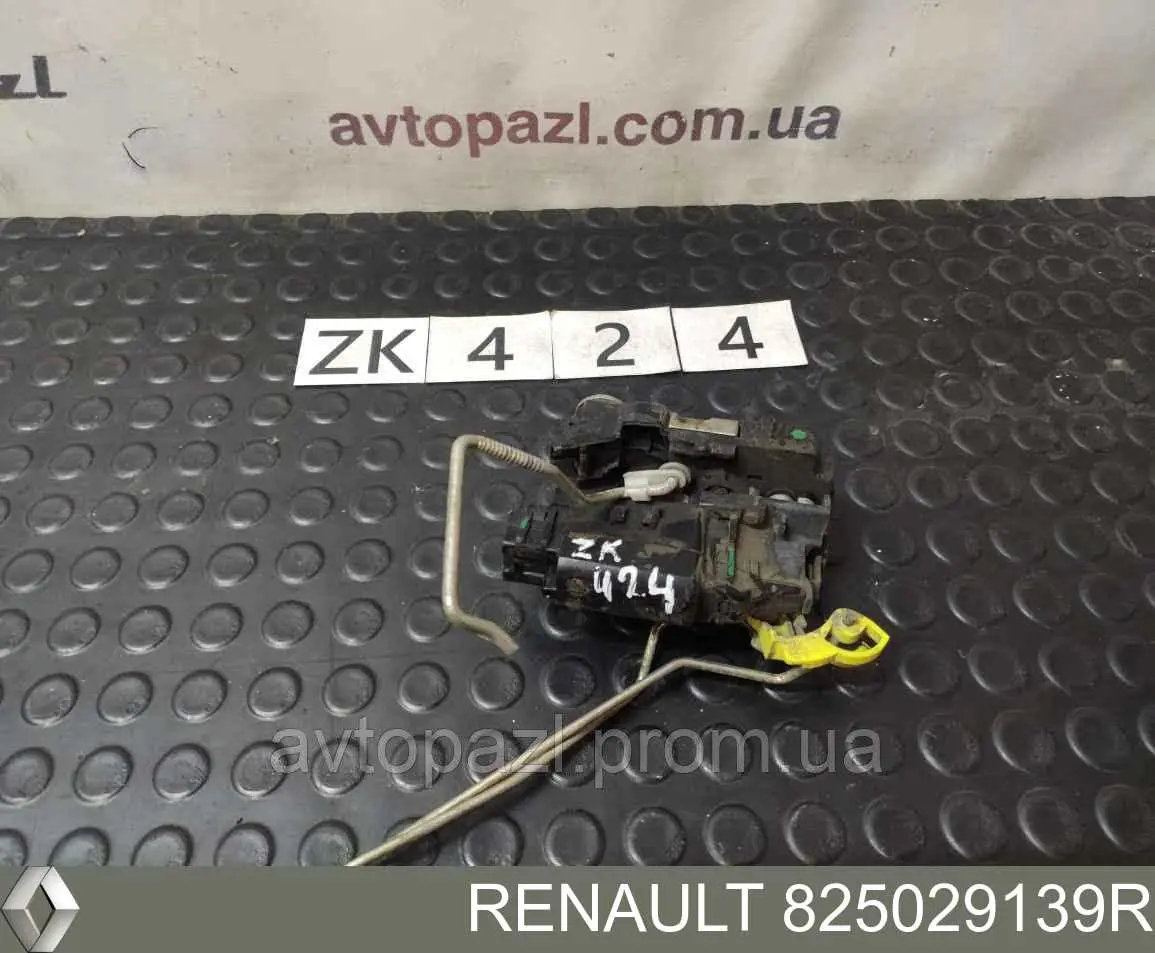 825029139R Renault (RVI) cerradura de puerta trasera derecha