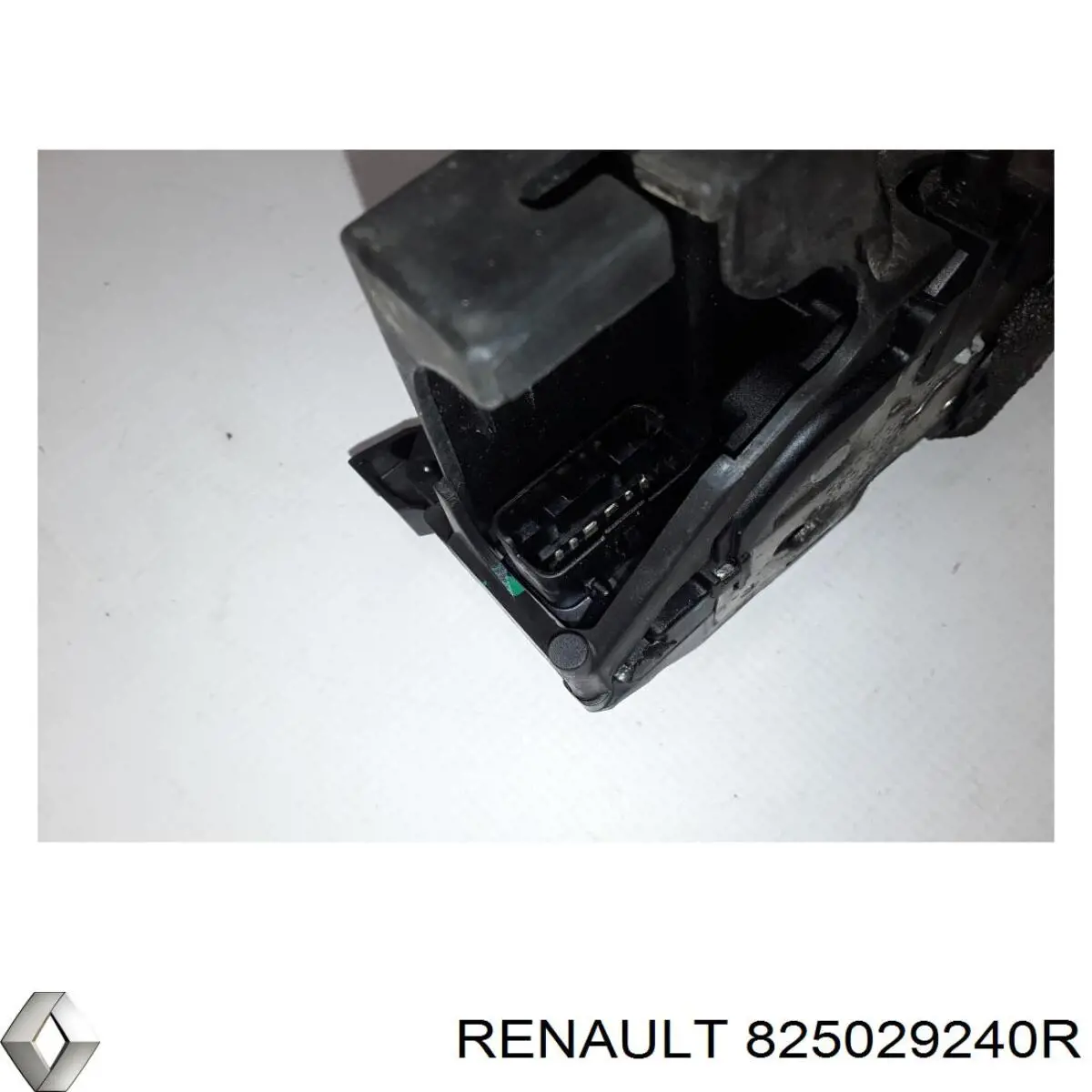 Cerradura de la puerta trasera derecha Renault (RVI) 825029240R precio, desde 62,44 EUR
