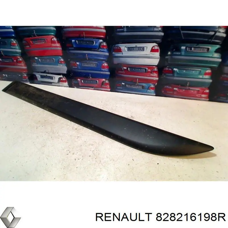 828216198R Renault (RVI) moldura puerta trasera izquierda