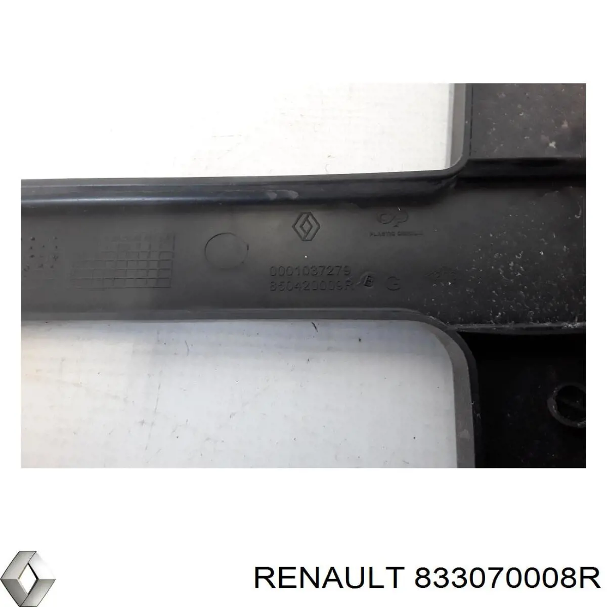 833070008R Renault (RVI) ventanilla costado superior izquierda (lado maletero)