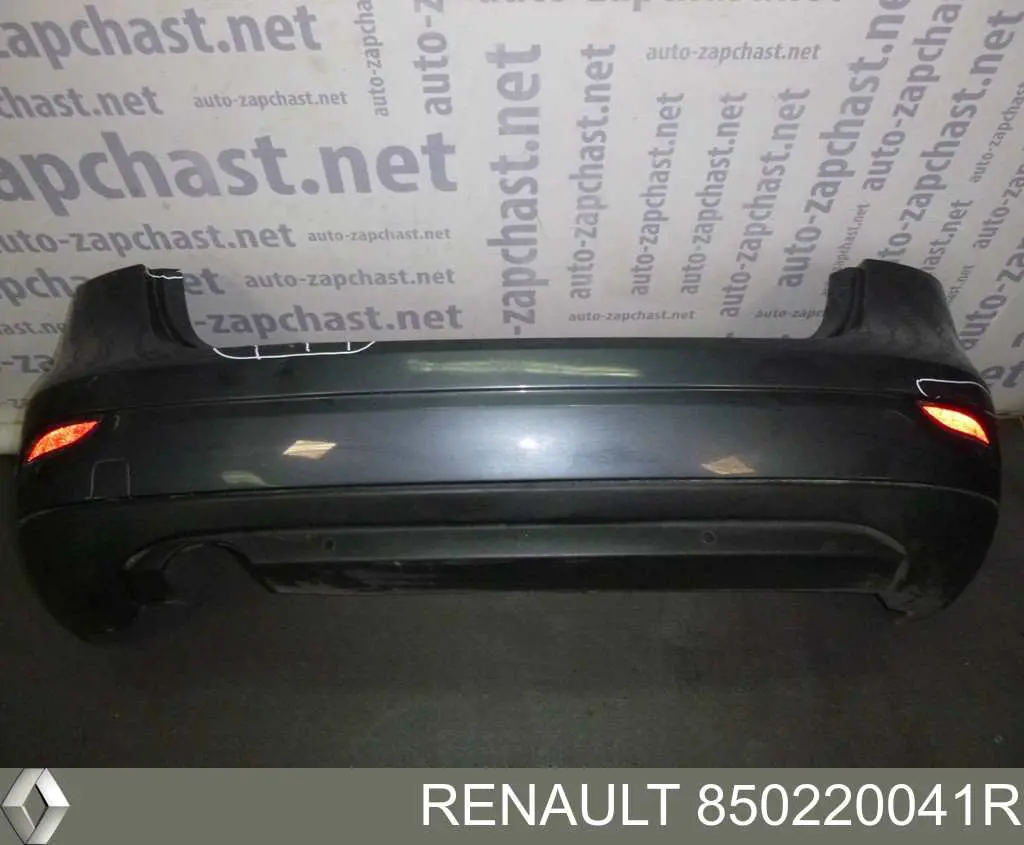 850220041R Renault (RVI) parachoques trasero