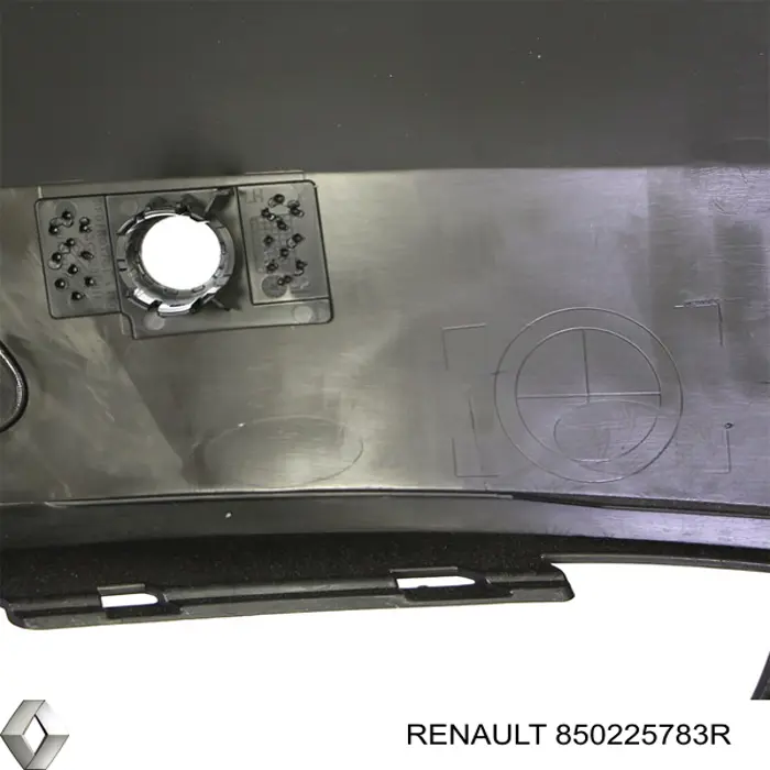 850225783R Renault (RVI) Defensa trasero