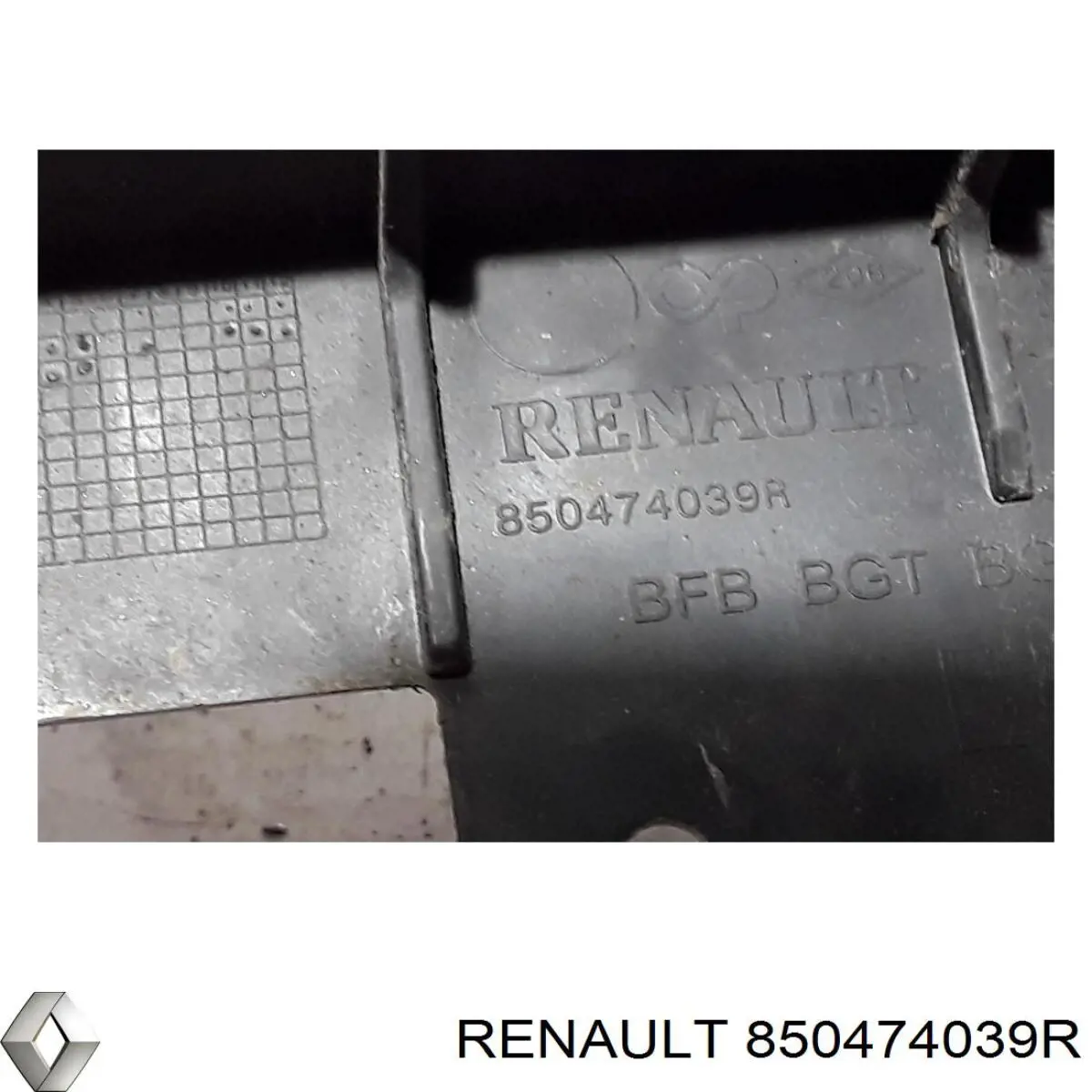 850474039R Renault (RVI) Soporte de parachoques trasero izquierdo
