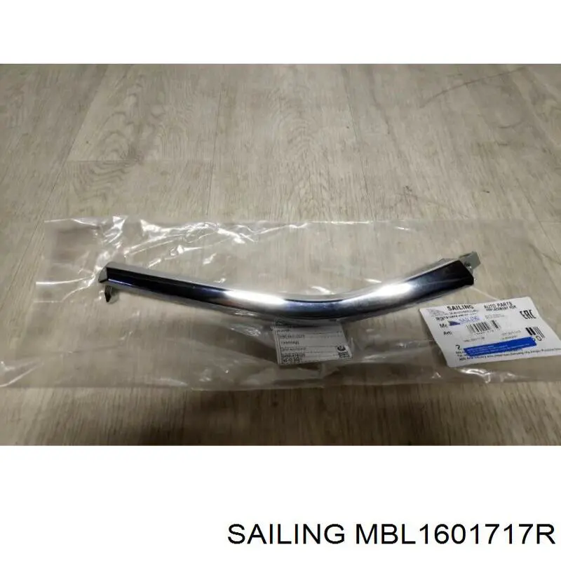 MBL1601717R Sailing moldura de parachoques delantero derecho