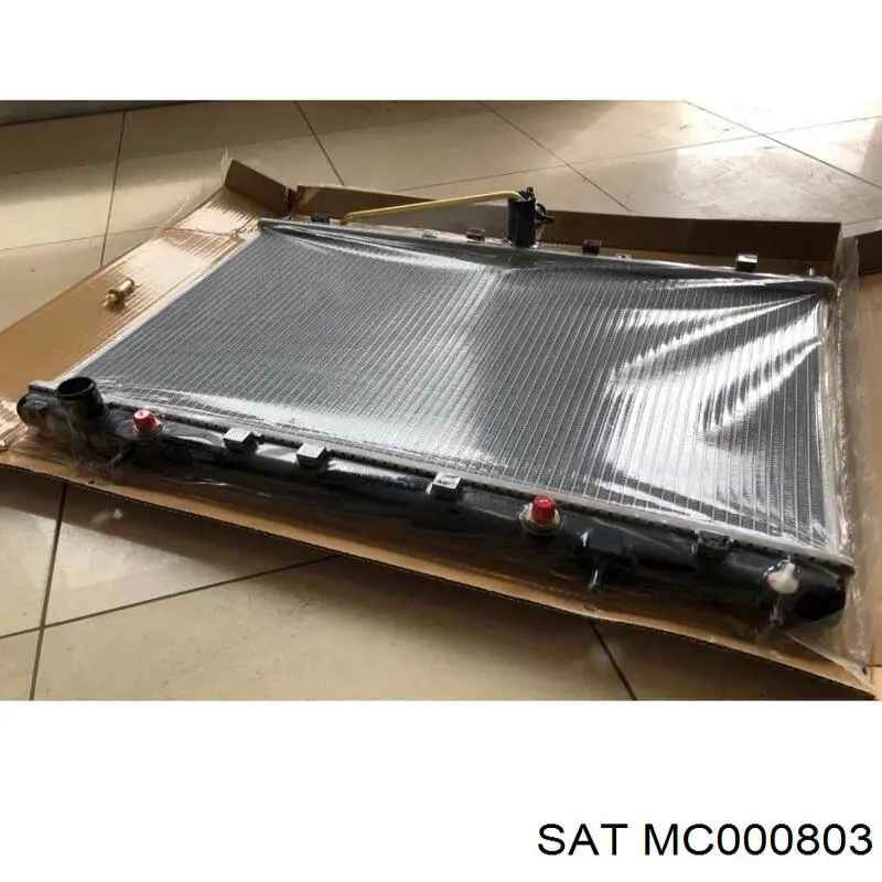 MC000803 SAT radiador refrigeración del motor