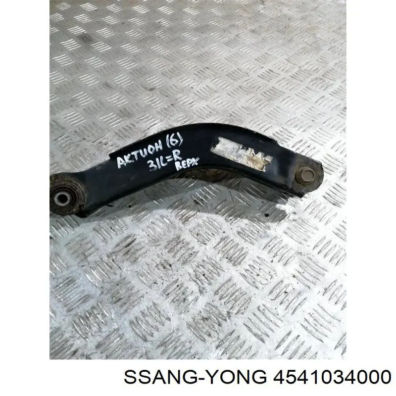 4541034000 Ssang Yong Brazo superior izquierdo de la suspensión trasera