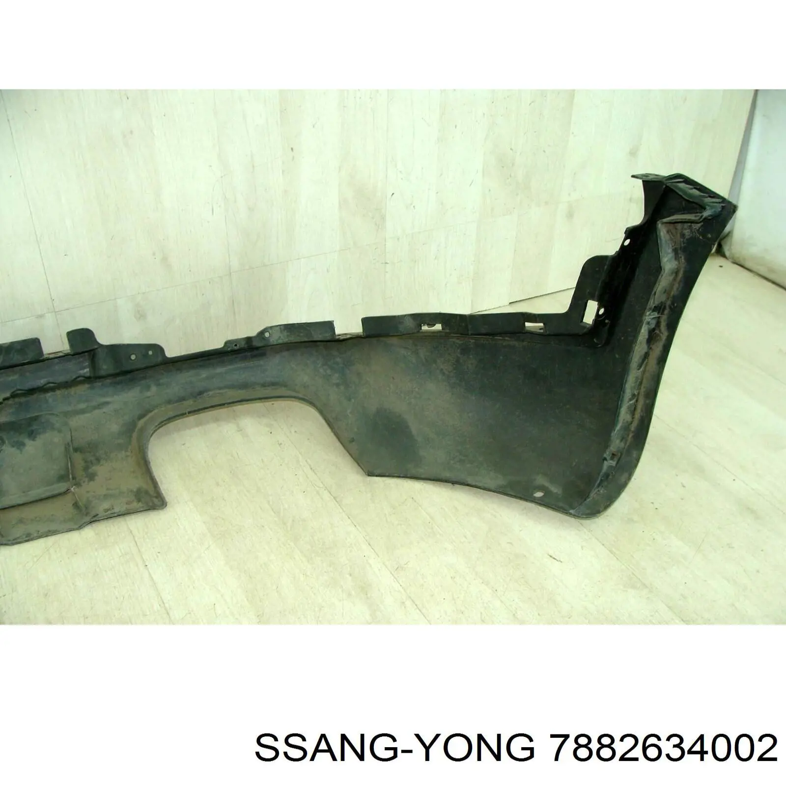 7882634002 Ssang Yong Parachoques trasero, parte inferior