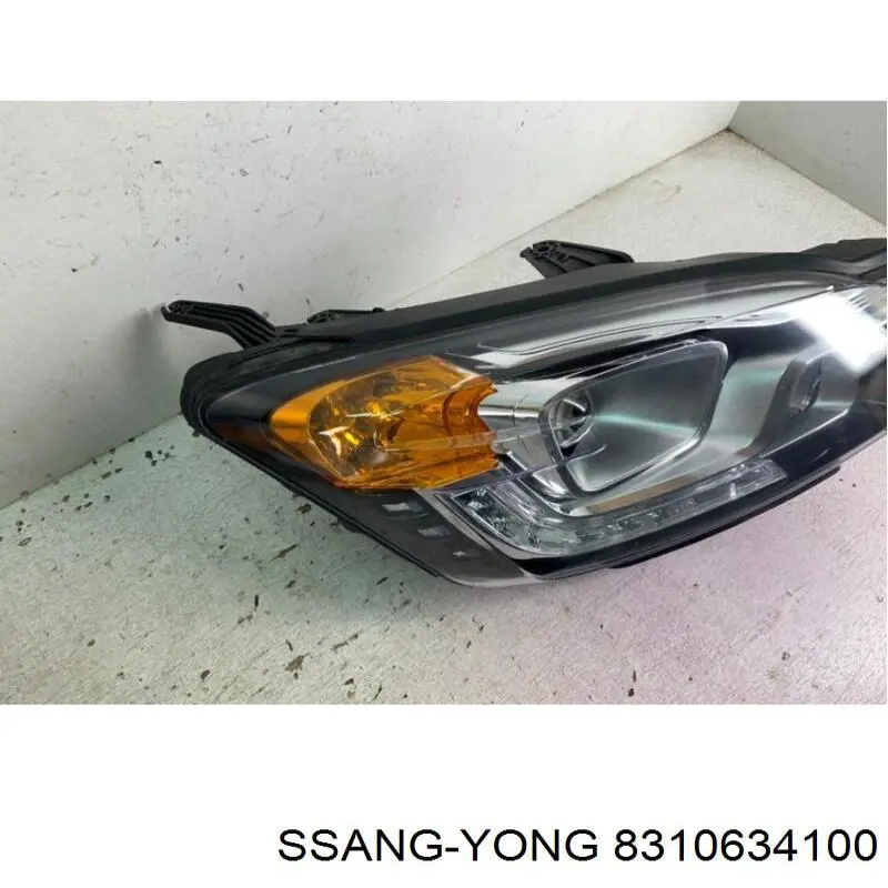 Faro derecho 8310634100 Ssang Yong