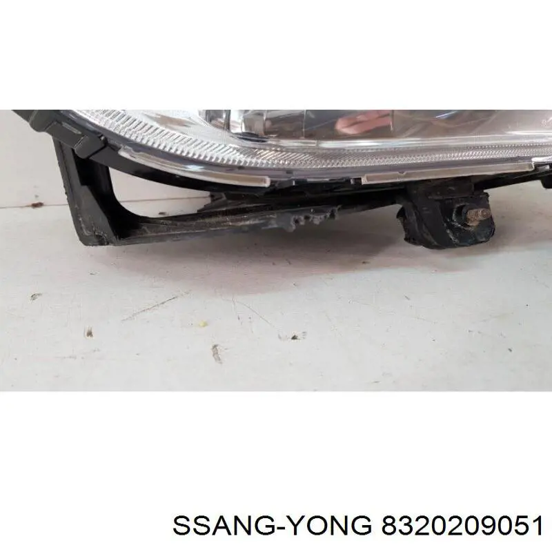 Faro antiniebla derecho Ssang Yong 8320209051 precio, desde 88,57 EUR