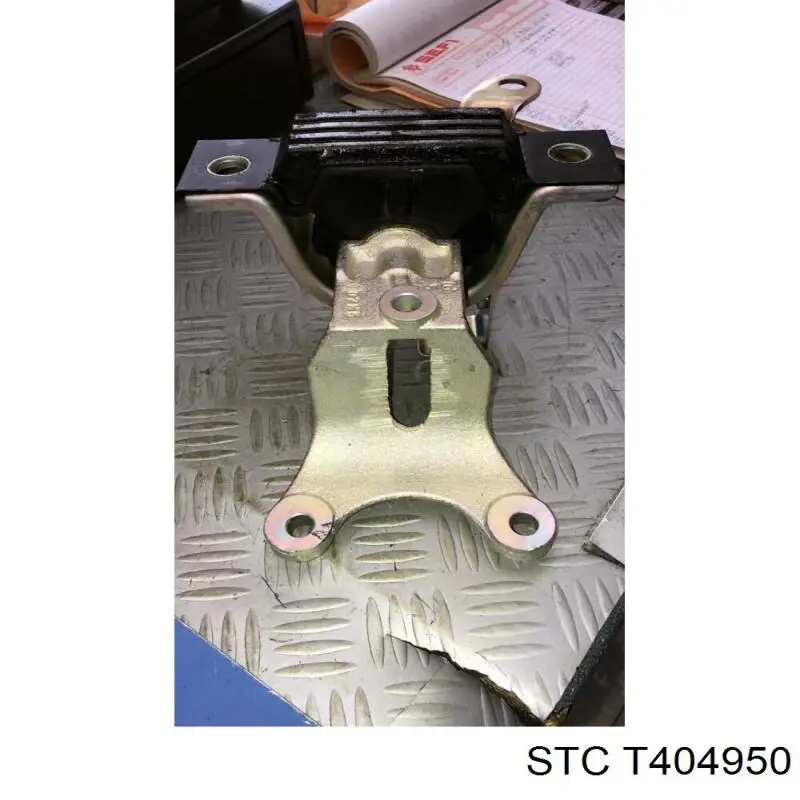 T404950 STC soporte de motor derecho