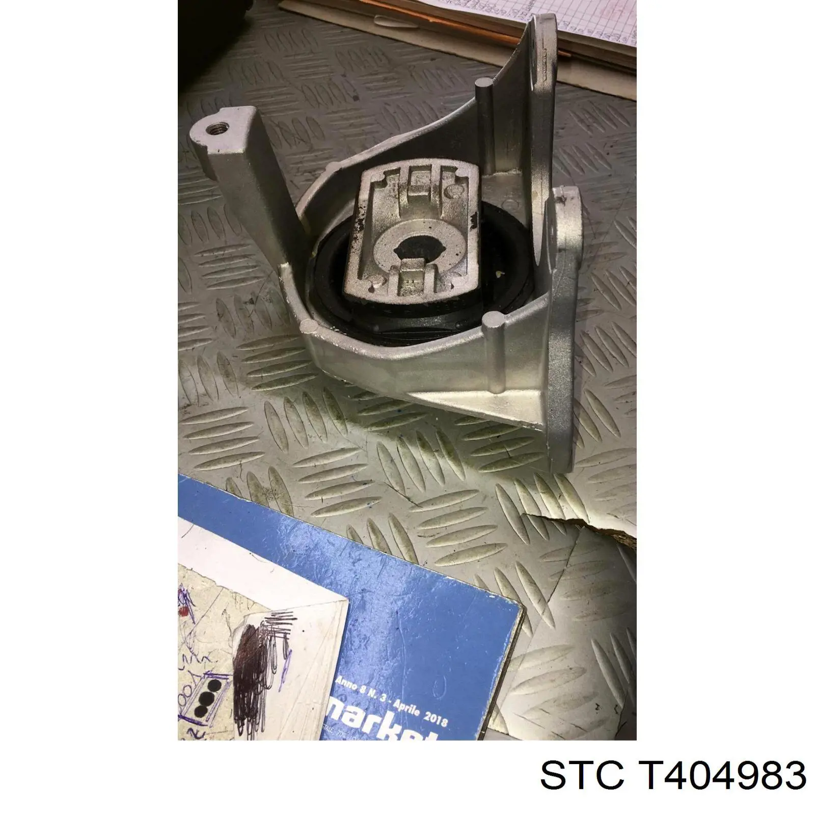 T404983 STC soporte motor izquierdo