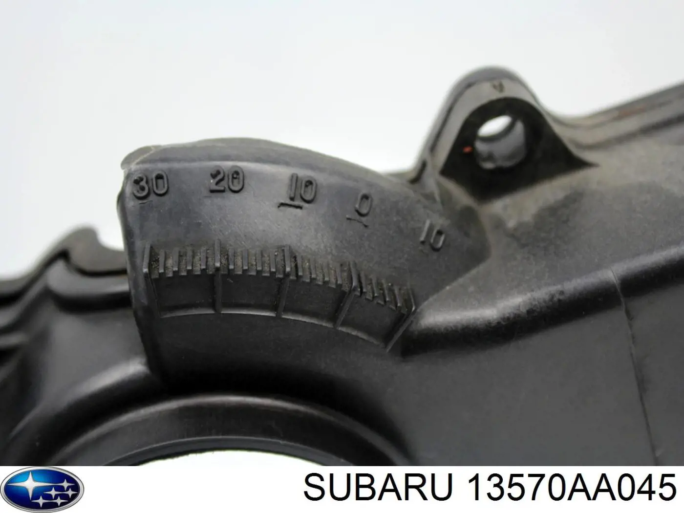 13570AA045 Subaru tapa de correa de distribución central