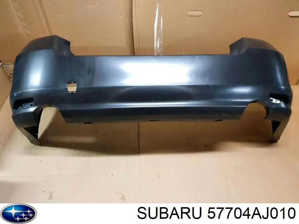 Parachoques trasero 57704AJ010 Subaru
