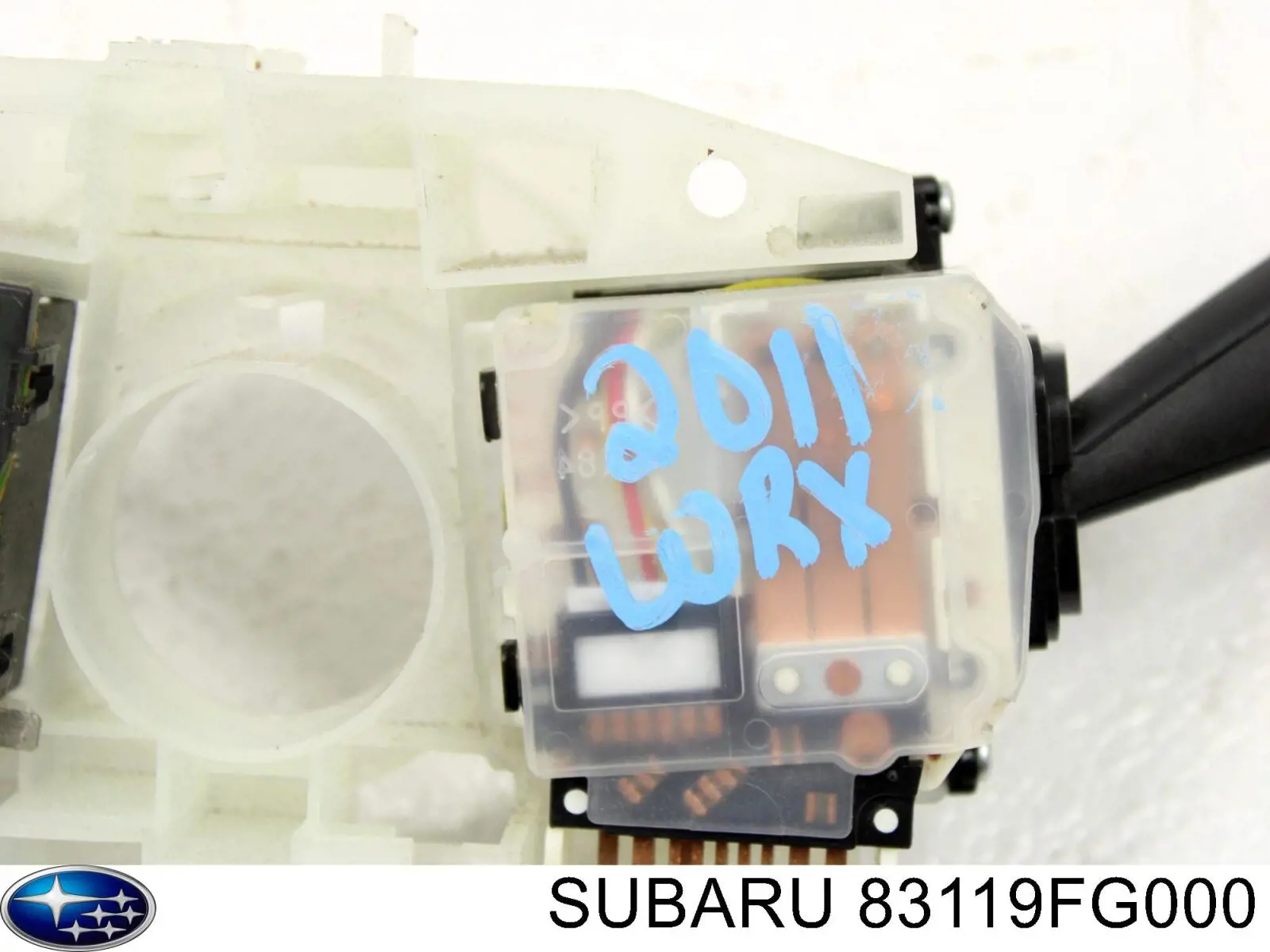 83119FG000 Subaru conmutador en la columna de dirección, parte central