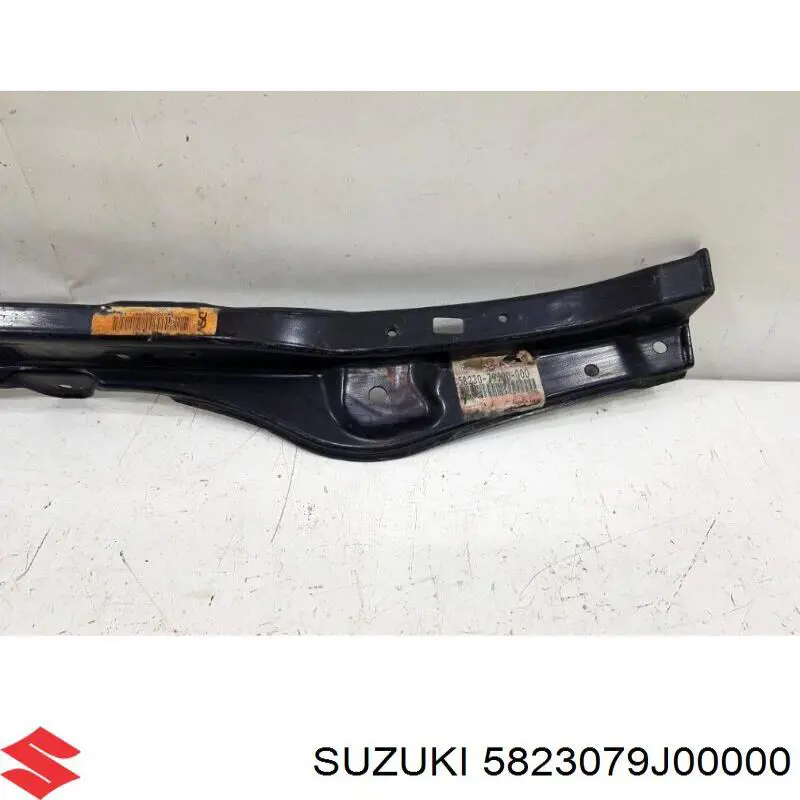 5823079J00000 Suzuki soporte de radiador superior (panel de montaje para foco)