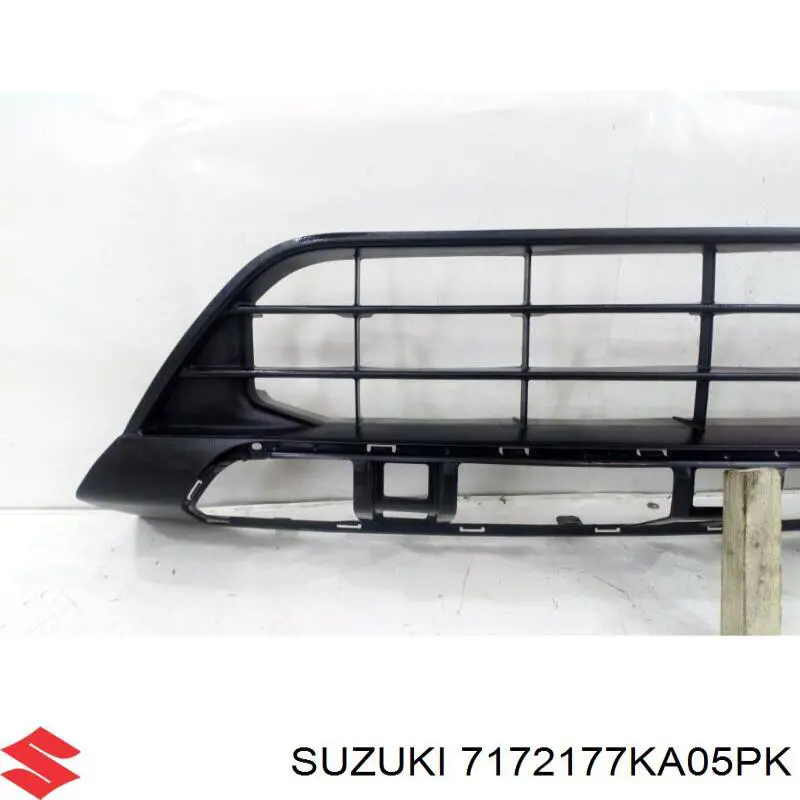 7172177KA05PK Suzuki rejilla de ventilación, parachoques trasero, central