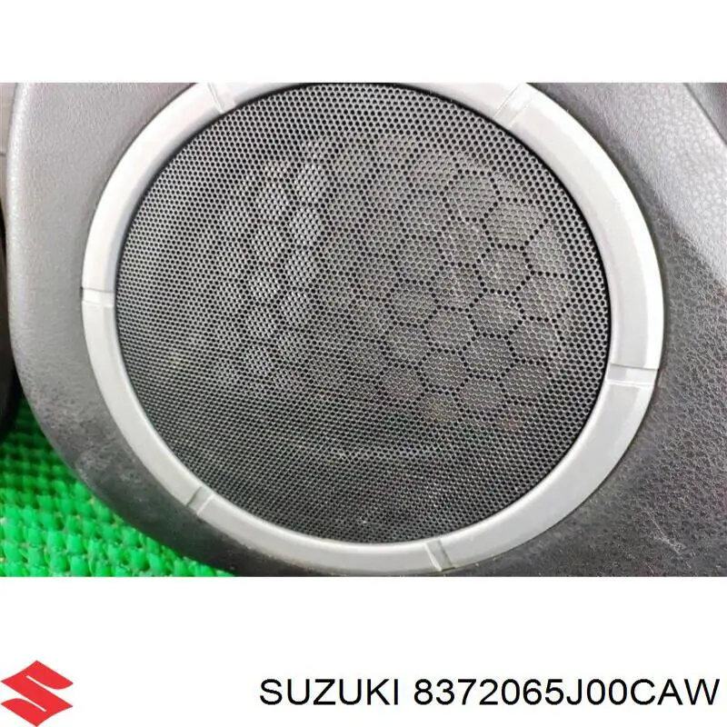 Guarnecido interior de puerta delantera izquierda Suzuki 8372065J00CAW precio, desde 66,79 EUR
