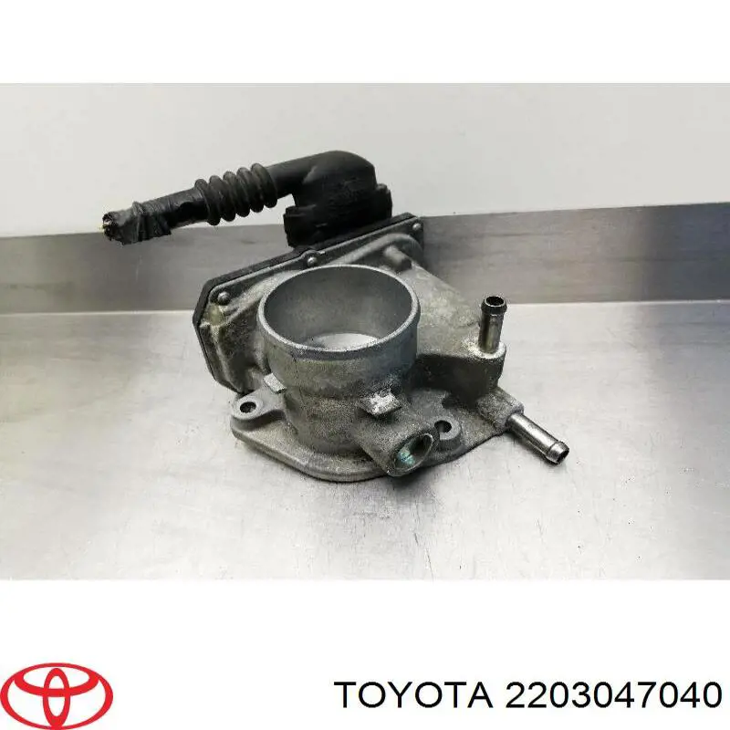 2203047040 Toyota Mariposa de admisión