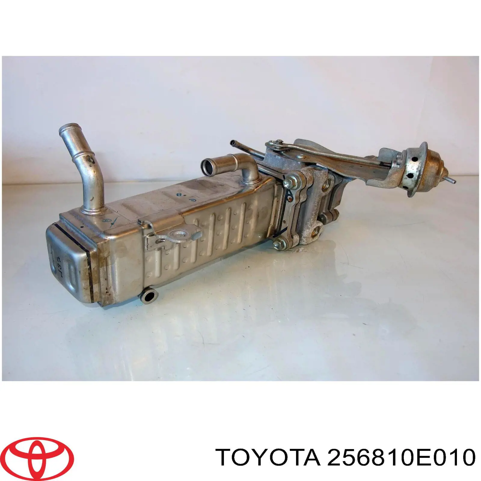 256810E010 Toyota enfriador egr de recirculación de gases de escape