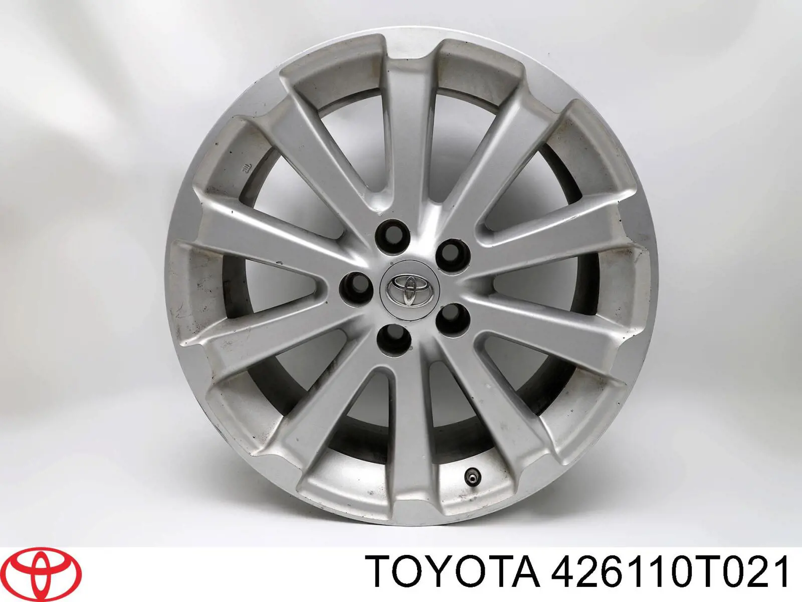 426110T021 Toyota ruedas de acero (estampado)