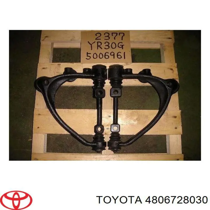 4806728030 Toyota barra oscilante, suspensión de ruedas delantera, superior izquierda