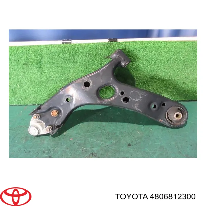 Brazo inferior derecho de la suspensión delantera Toyota 4806812300 precio, desde 87,12 EUR