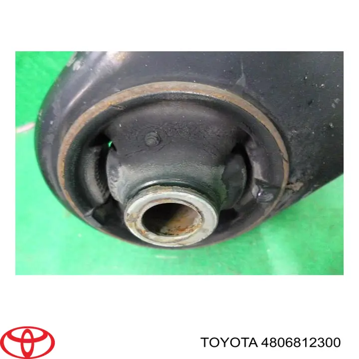 Comprar 4806812300 Toyota Brazo inferior derecho de la suspensión delantera