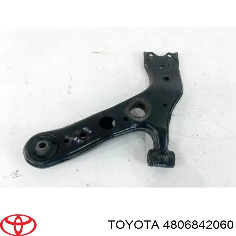 Brazo inferior derecho de la suspensión delantera Toyota 4806842060 precio, desde 72,51 EUR