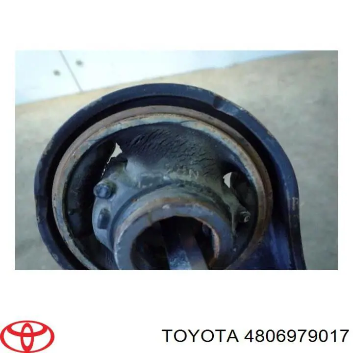 4806979017 Toyota barra oscilante, suspensión de ruedas delantera, inferior izquierda