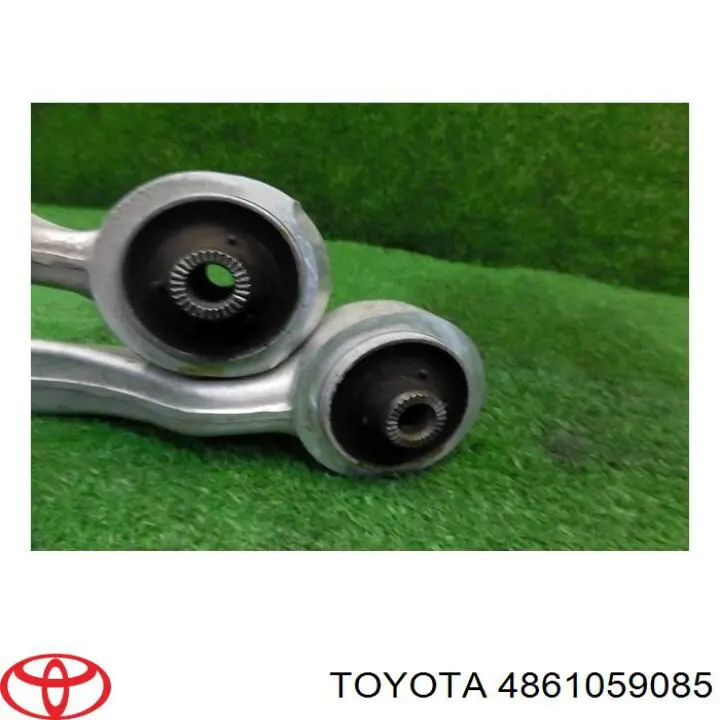 Comprar 4861059085 Toyota Brazo superior derecho de la suspensión delantera