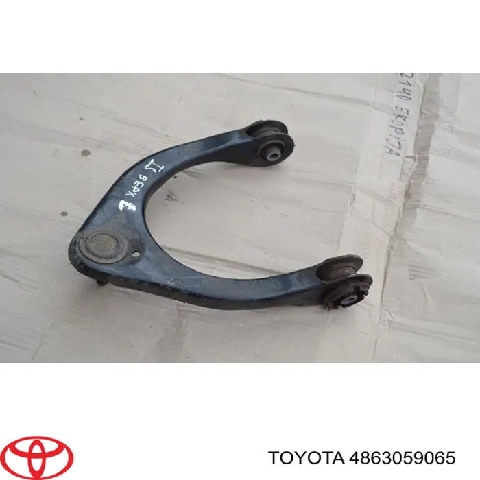 Brazo superior izquierdo de la suspensión delantera 4863059065 Toyota