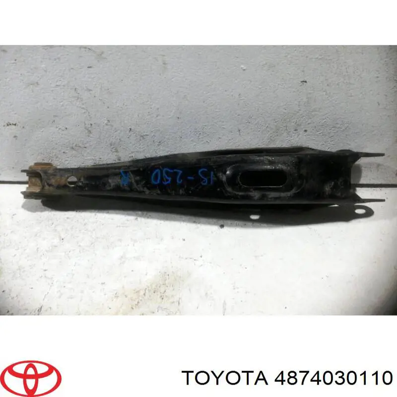 4874030110 Toyota brazo suspension trasero inferior izquierdo