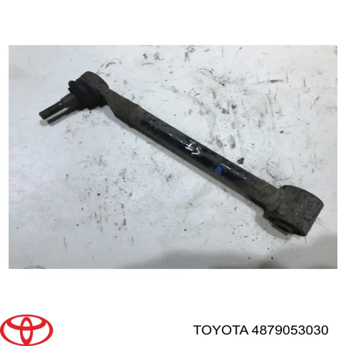 4879053030 Toyota brazo suspension inferior trasero izquierdo/derecho