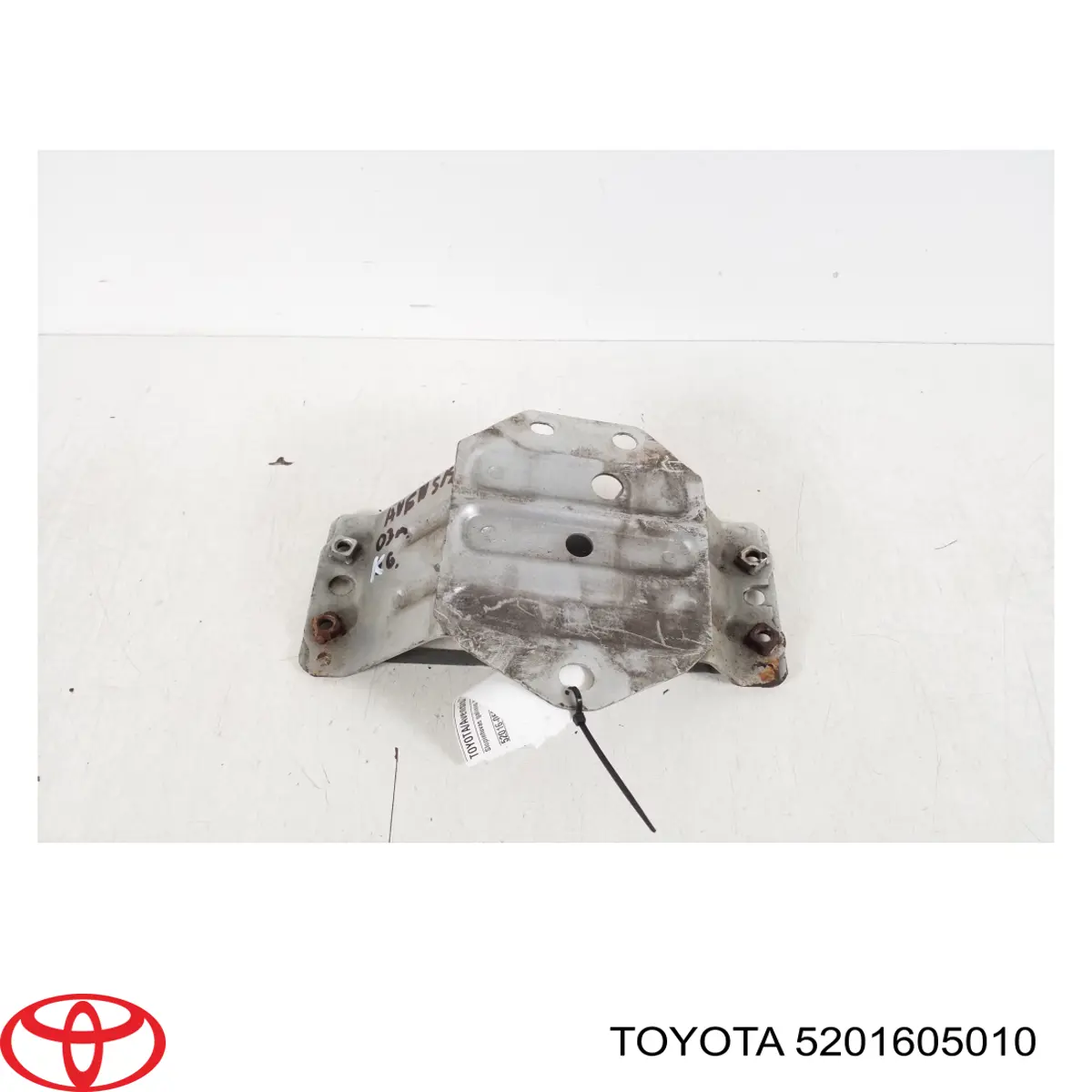 5201605010 Toyota soporte amplificador para parachoques trasero