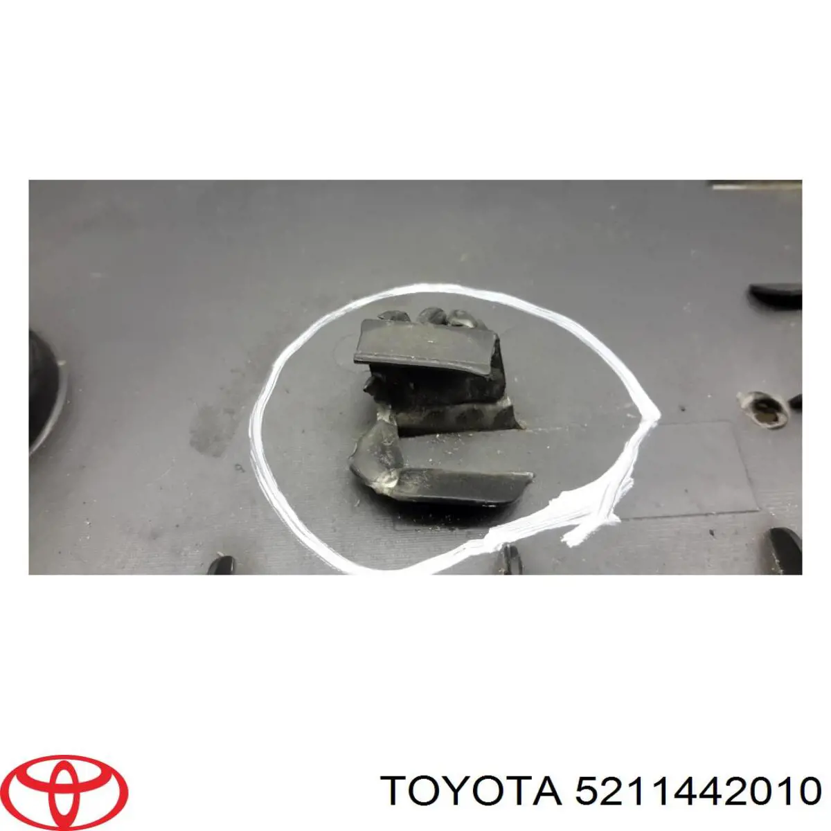 5211442010 Toyota soporte de matricula delantera