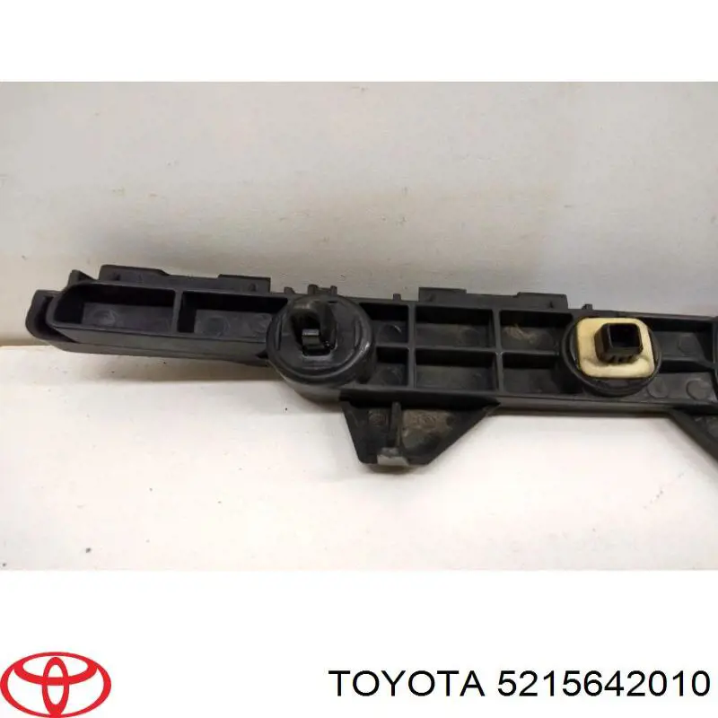 5215642010 Toyota soporte de parachoques trasero exterior izquierdo